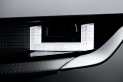 Hyundai-laczy-kamery-i-reflektory-aby-obserwowac-droge