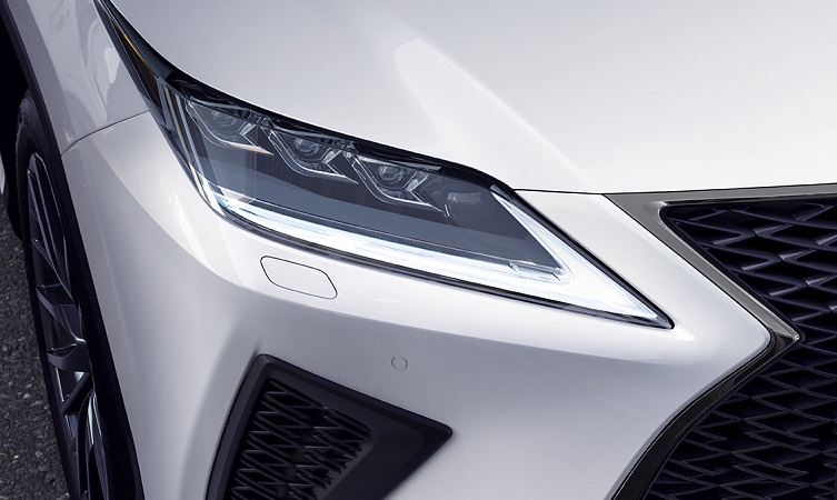 Jak działa technologia reflektorów Lexus BladeScan