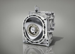 Mazda patentuje hybrydowy układ napędowy z obrotowymi, 3 silnikami elektrycznymi