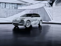 Audi Q6 E-Tron - spojrzenie w przyszłość zrównoważonych wnętrz nasyconych technologią_07