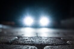 Zasady prawidłowego korzystania ze świateł w samochodzie
