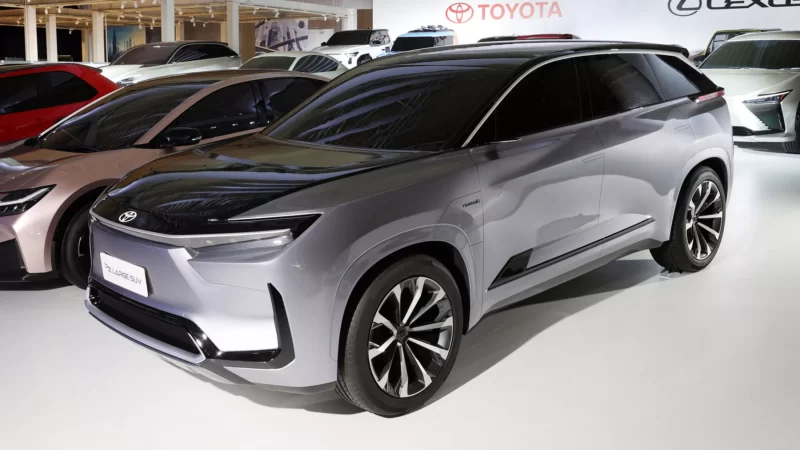 Prezentacja Toyoty bZ5x 2025 - czego można się spodziewać po wyprodukowanym w USA trzyrzędowym elektrycznym SUV-ie_01_Toyota-bZ-Large-Concept-7