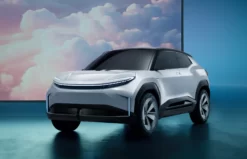 Miejski elektryczny SUV Toyoty - stylowy konkurent Volvo EX30, premiera w 2024_02