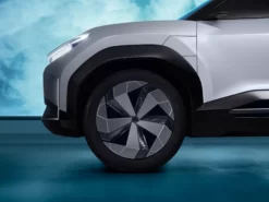 Miejski elektryczny SUV Toyoty - stylowy konkurent Volvo EX30, premiera w 2024_03