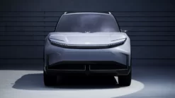 Miejski elektryczny SUV Toyoty - stylowy konkurent Volvo EX30, premiera w 2024_06
