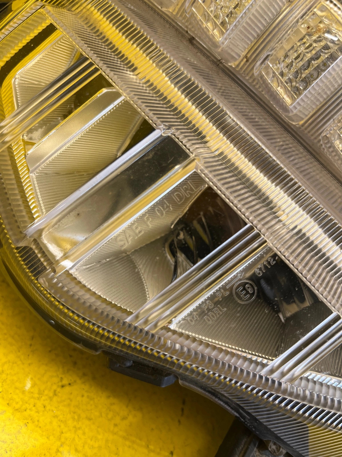 Reflektor HYUNDAI SANTA FE 2017-2019 HALOGEN LAMPA LED LEWY Autolamps 2 Reflektor HYUNDAI SANTA FE 2017-2019 HALOGEN LAMPA LED LEWY