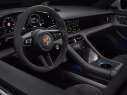 Porsche Taycan Turbo S 2025 podnosi jakość jazdy na napędzie elektrycznym_04