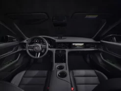 Porsche Taycan Turbo S 2025 podnosi jakość jazdy na napędzie elektrycznym_07