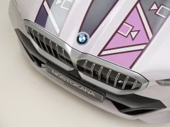 Rewolucyjna estetyka - samochód BMW i5 Art z możliwością zmiany koloru_02