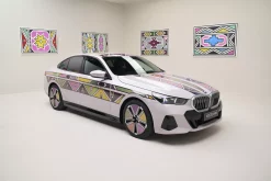 Rewolucyjna estetyka - samochód BMW i5 Art z możliwością zmiany koloru_04