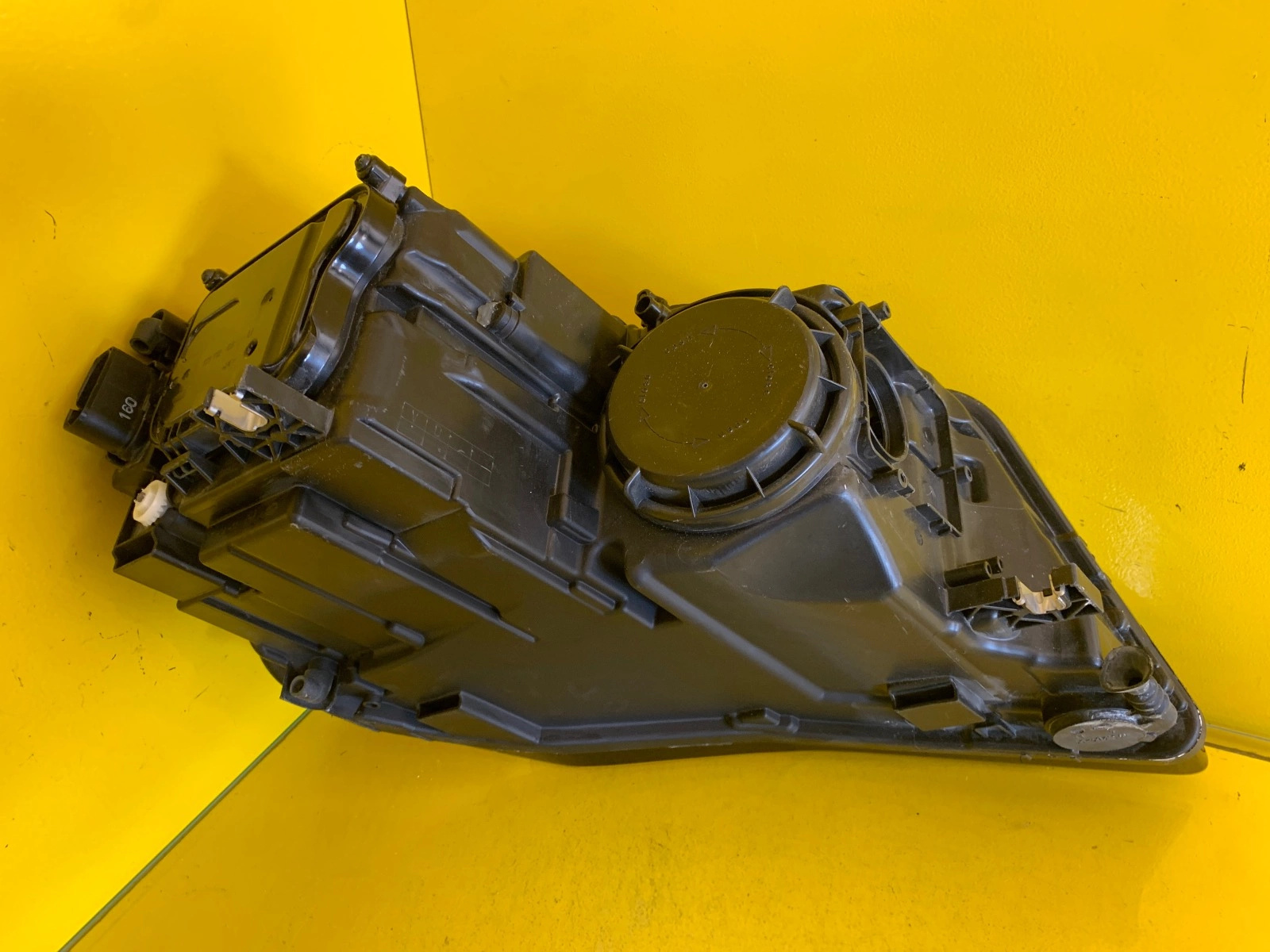 Reflektor Lampa lewa AUDI A8 D4 xenon led USA 4H0941029 Autolamps 4 Reflektor Lampa lewa AUDI A8 D4 xenon led USA 4H0941029