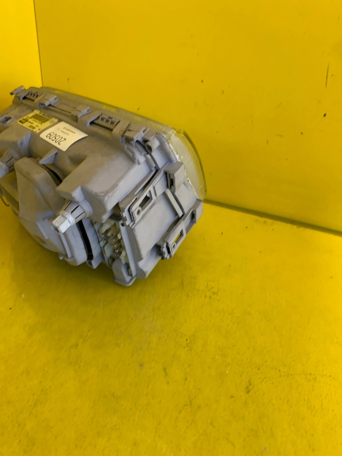 Reflektor Mercedes W202 Lampa Prawa Przód A2028201261 Autolamps 4 Reflektor Mercedes W202 Lampa Prawa Przód A2028201261