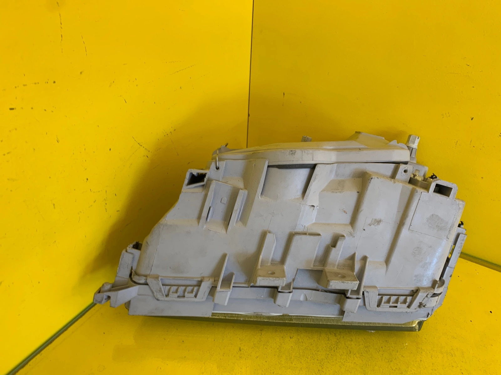 Reflektor Mercedes W202 Lampa Prawa Przód A2028201261 Autolamps 6 Reflektor Mercedes W202 Lampa Prawa Przód A2028201261