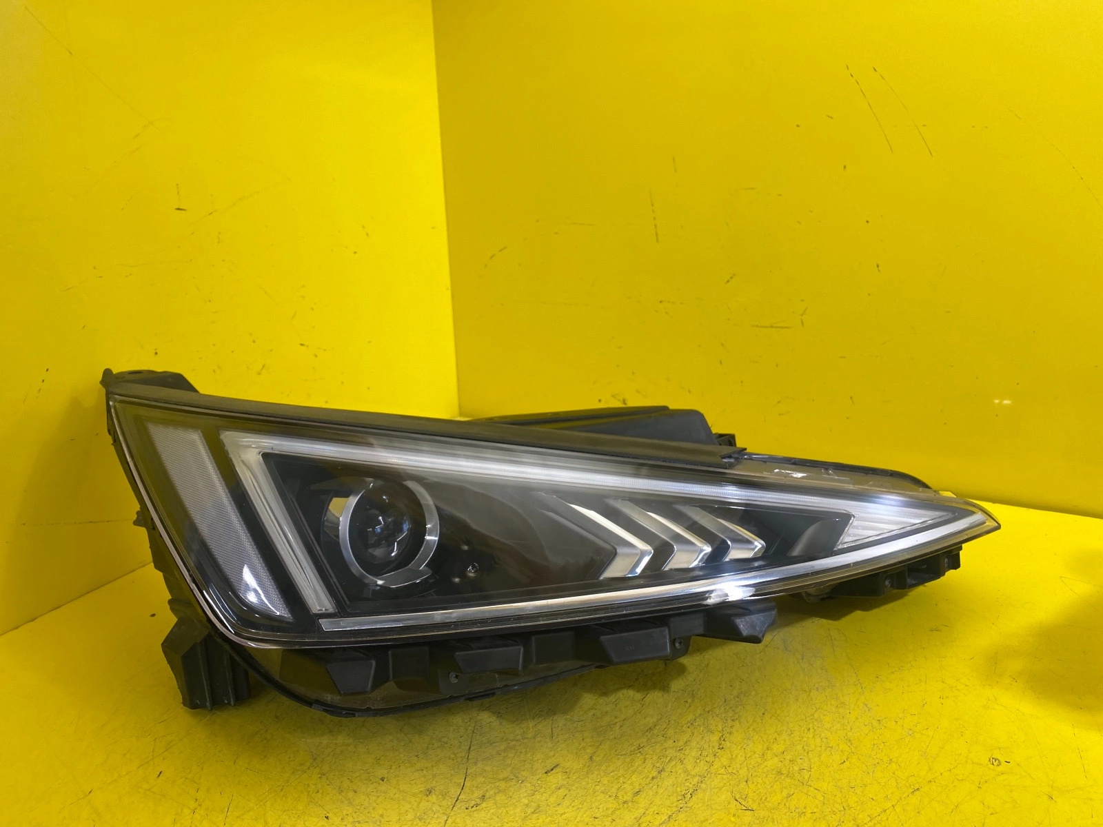 Reflektor LAMPA PRAWA HYUNDAI ELANTRA FULL LED Autolamps Reflektor LAMPA PRAWA HYUNDAI ELANTRA FULL LED