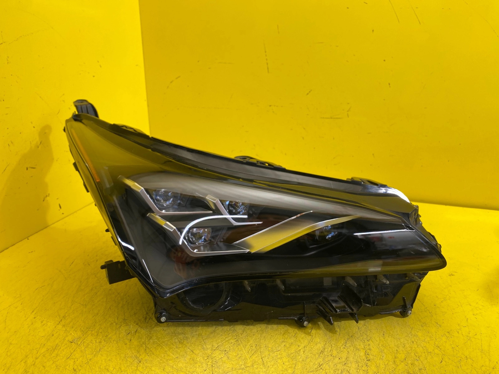 Reflektor LEXUS NX LIFT 2018+ LAMPA PRAWA LED Autolamps Reflektor LEXUS NX LIFT 2018+ LAMPA PRAWA LED