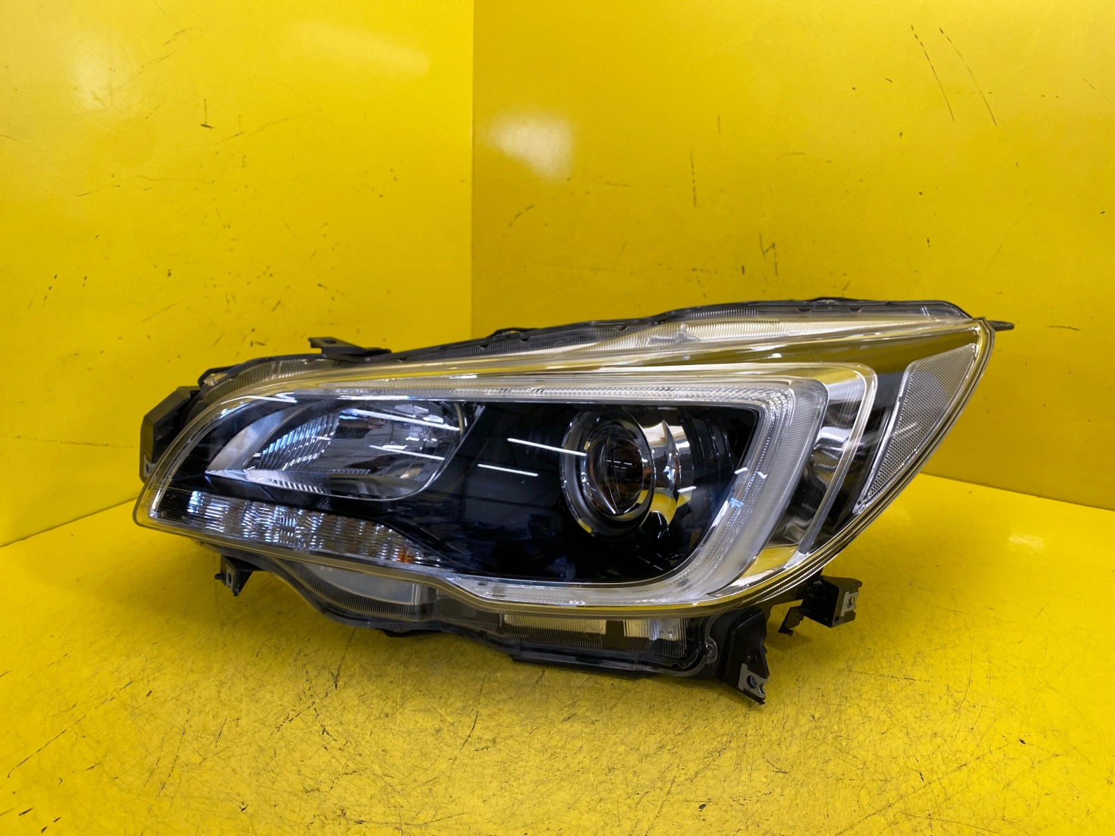 Reflektor LAMPA LEWA SUBARU OUTBACK V 5 BI XENON 2015- Autolamps Reflektor LAMPA LEWA SUBARU OUTBACK V 5 BI XENON 2015-