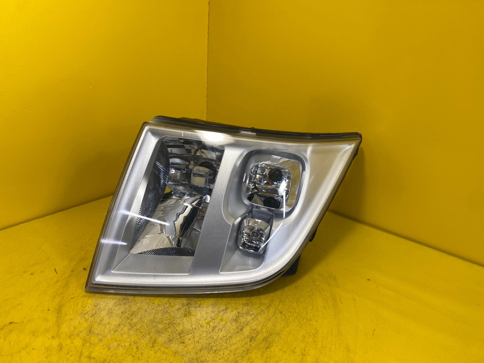 Reflektor LAMPA LEWA PRZEDNIA Ford Transit 06- Autolamps Reflektor LAMPA LEWA PRZEDNIA Ford Transit 06-