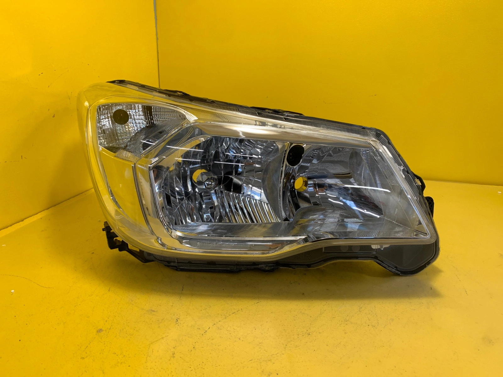 Reflektor SUBARU FORESTER 08-12 LAMPA PRAWA ZWYKŁA Autolamps Reflektor SUBARU FORESTER 08-12 LAMPA PRAWA ZWYKŁA
