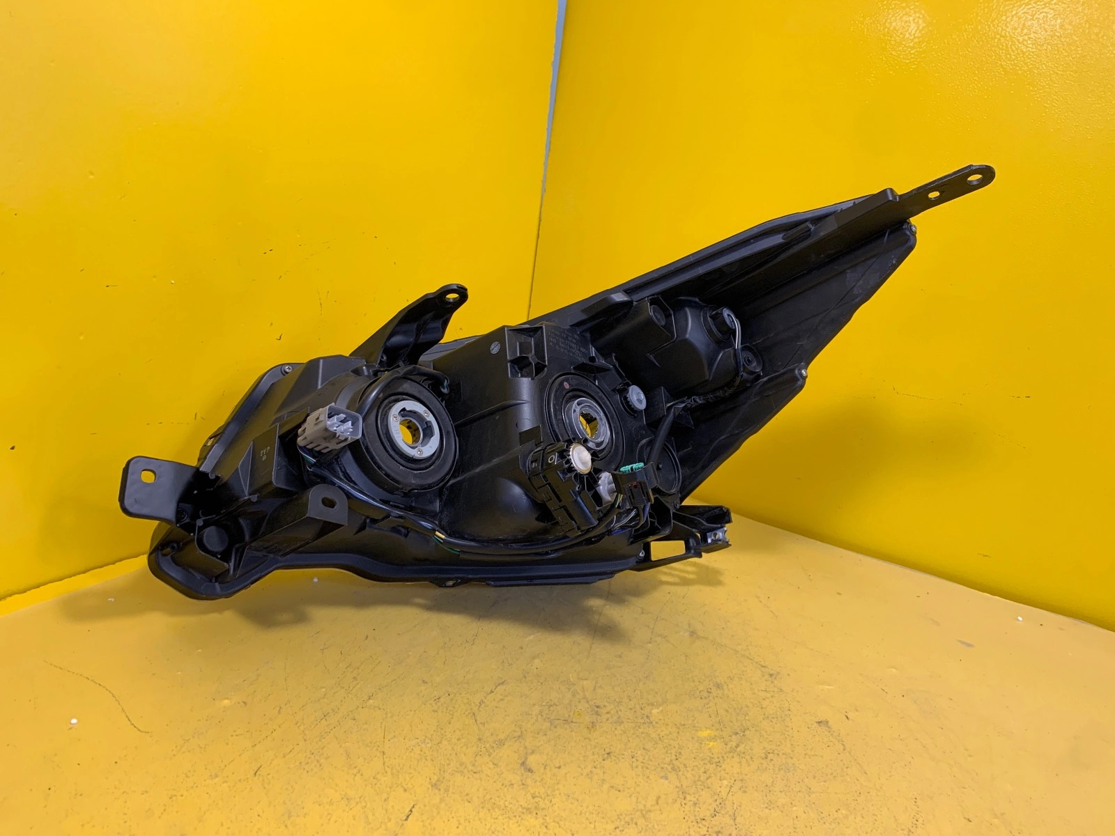 Reflektor SUBARU FORESTER 08-12 LAMPA PRAWA ZWYKŁA Autolamps 3 Reflektor SUBARU FORESTER 08-12 LAMPA PRAWA ZWYKŁA