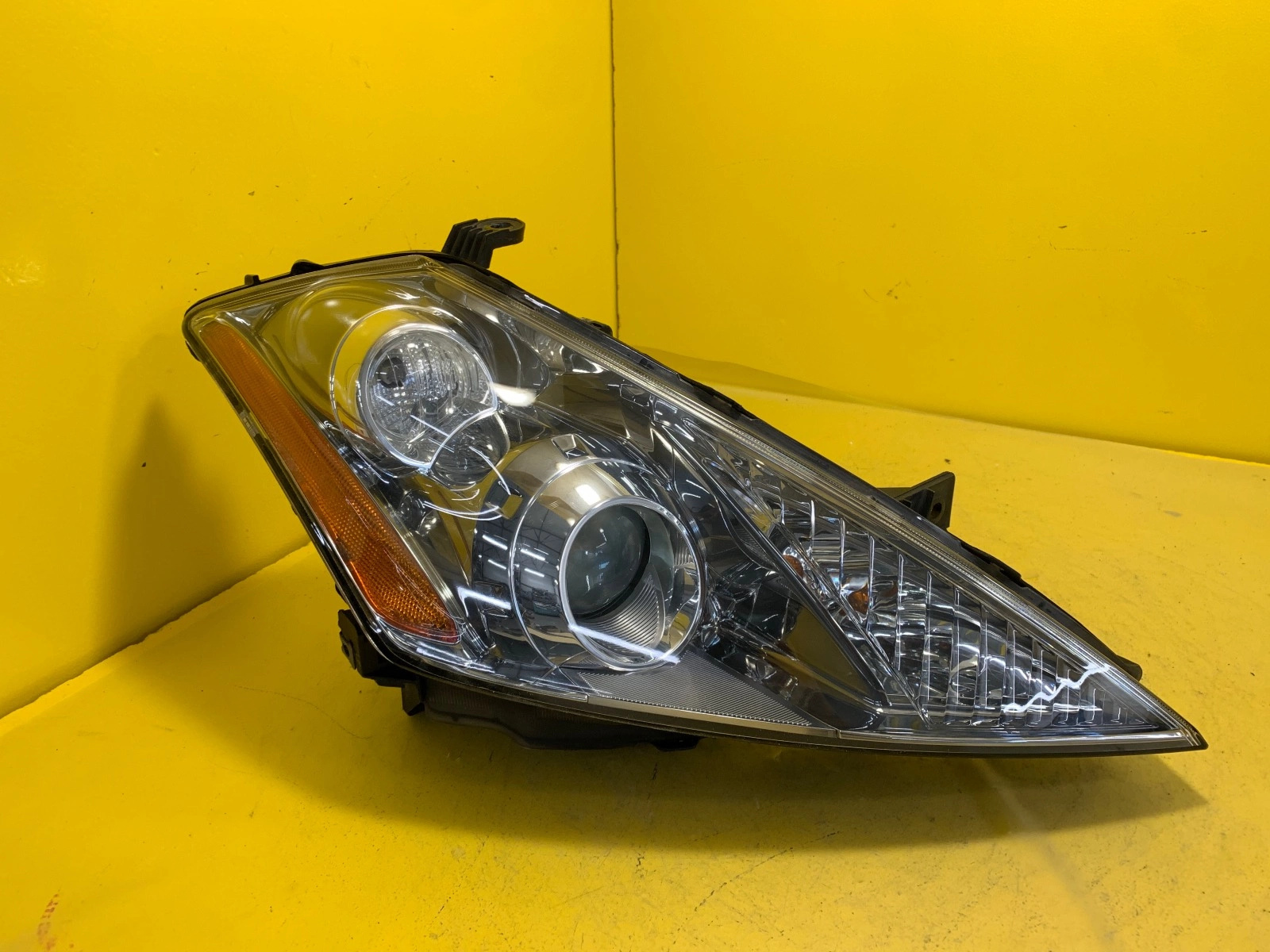 Reflektor LAMPA PRAWA NISSAN MURANO ’03-’08 XENON Autolamps Reflektor LAMPA PRAWA NISSAN MURANO ’03-’08 XENON