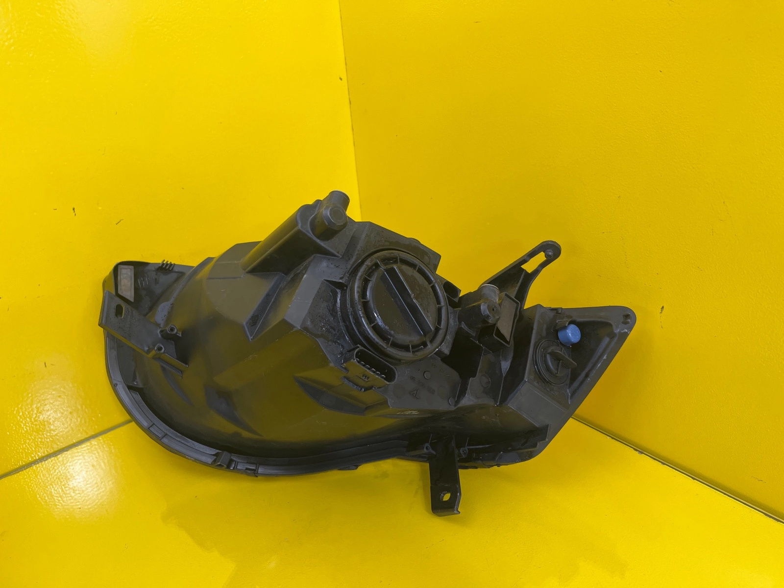 Reflektor Lampa Prawa Mitsubishi Colt 08-12 H4 Autolamps 3 Reflektor Lampa Prawa Mitsubishi Colt 08-12 H4