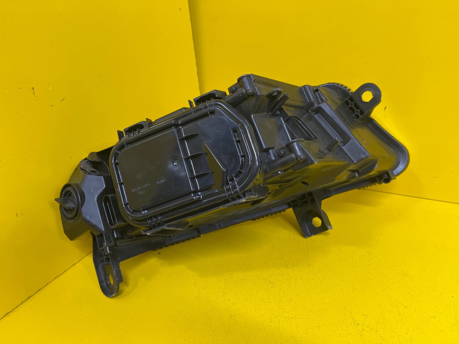 Reflektor LAMPA LEWA PRZEDNIA AUDI A6 C6 XENON 4F0941029AK Autolamps 3 Reflektor LAMPA LEWA PRZEDNIA AUDI A6 C6 XENON 4F0941029AK