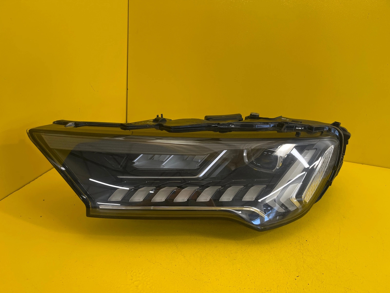 Reflektor Lampa Lewa Audi Q7 LIFT 4M0941039C Autolamps Reflektor Lampa Lewa Audi Q7 LIFT 4M0941039C