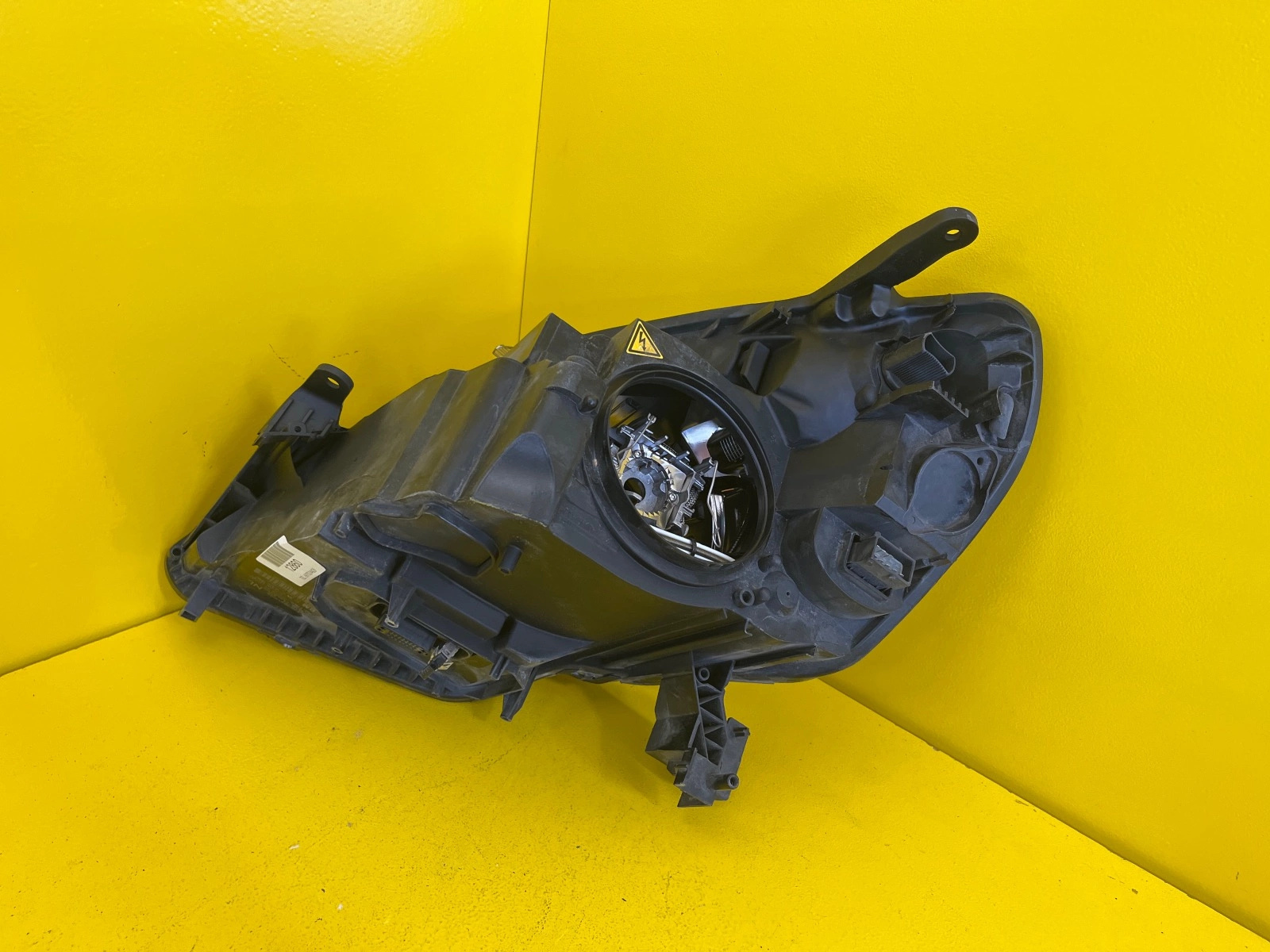 Reflektor Lampa Prawa OPEL ZAFIRA B BI-XENON Autolamps 3 Reflektor Lampa Prawa OPEL ZAFIRA B BI-XENON