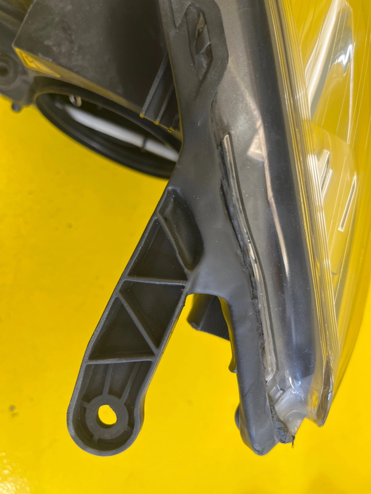 Reflektor Lampa Prawa OPEL ZAFIRA B BI-XENON Autolamps 4 Reflektor Lampa Prawa OPEL ZAFIRA B BI-XENON