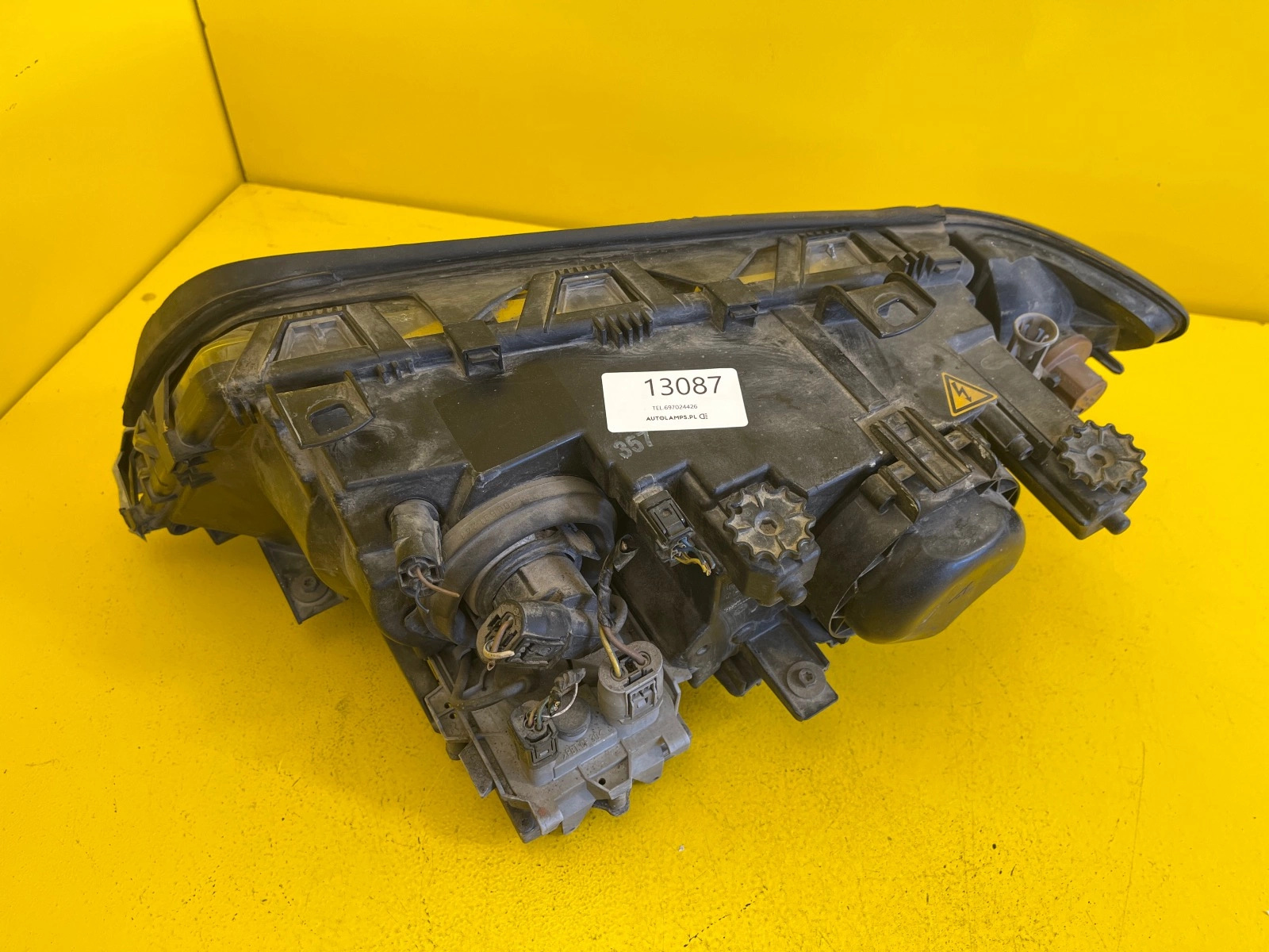 Reflektor LAMPA PRAWA PRZEDNIA BMW E46 LIFT XENON 02-05 Autolamps 2 Reflektor LAMPA PRAWA PRZEDNIA BMW E46 LIFT XENON 02-05