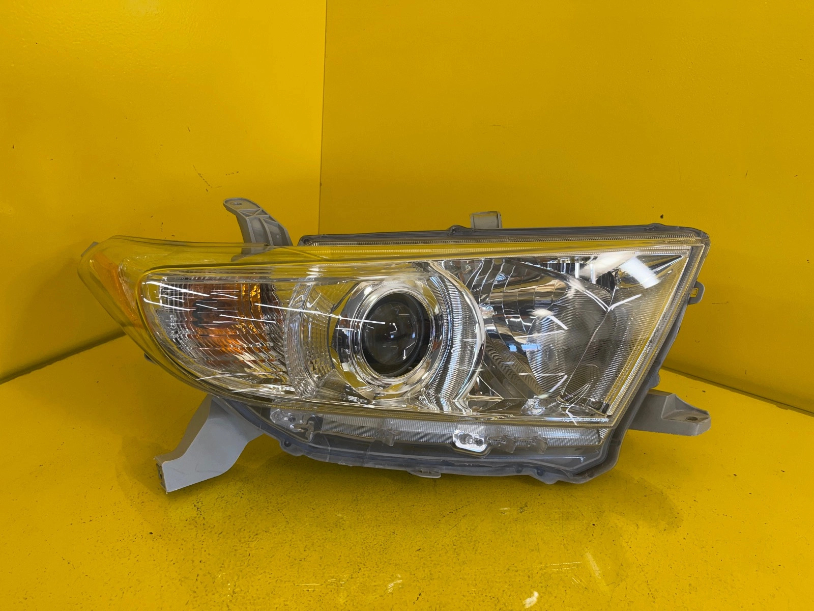 Reflektor Lampa Prawa Toyota Highlander II 11-13 Autolamps Reflektor Lampa Prawa Toyota Highlander II 11-13