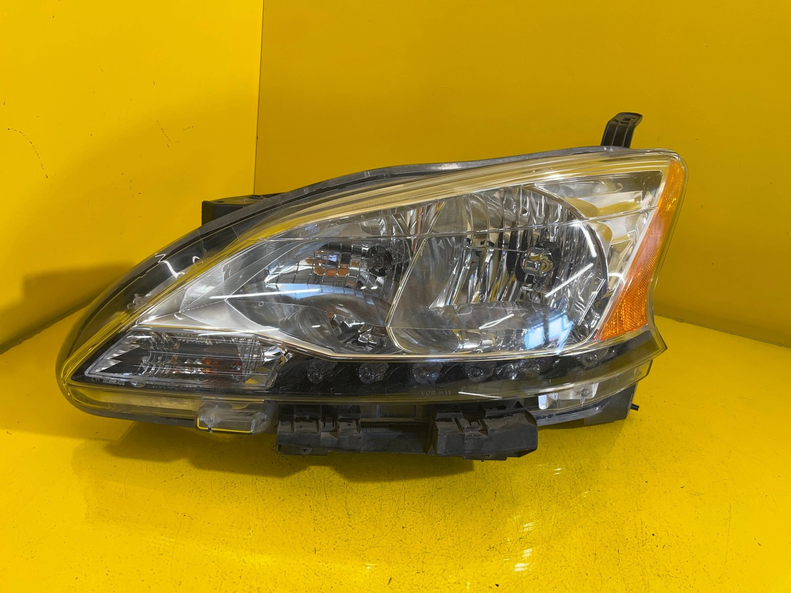 Reflektor Lampa Lewa Nissan Sentra 2013- USA Autolamps Reflektor Lampa Lewa Nissan Sentra 2013- USA