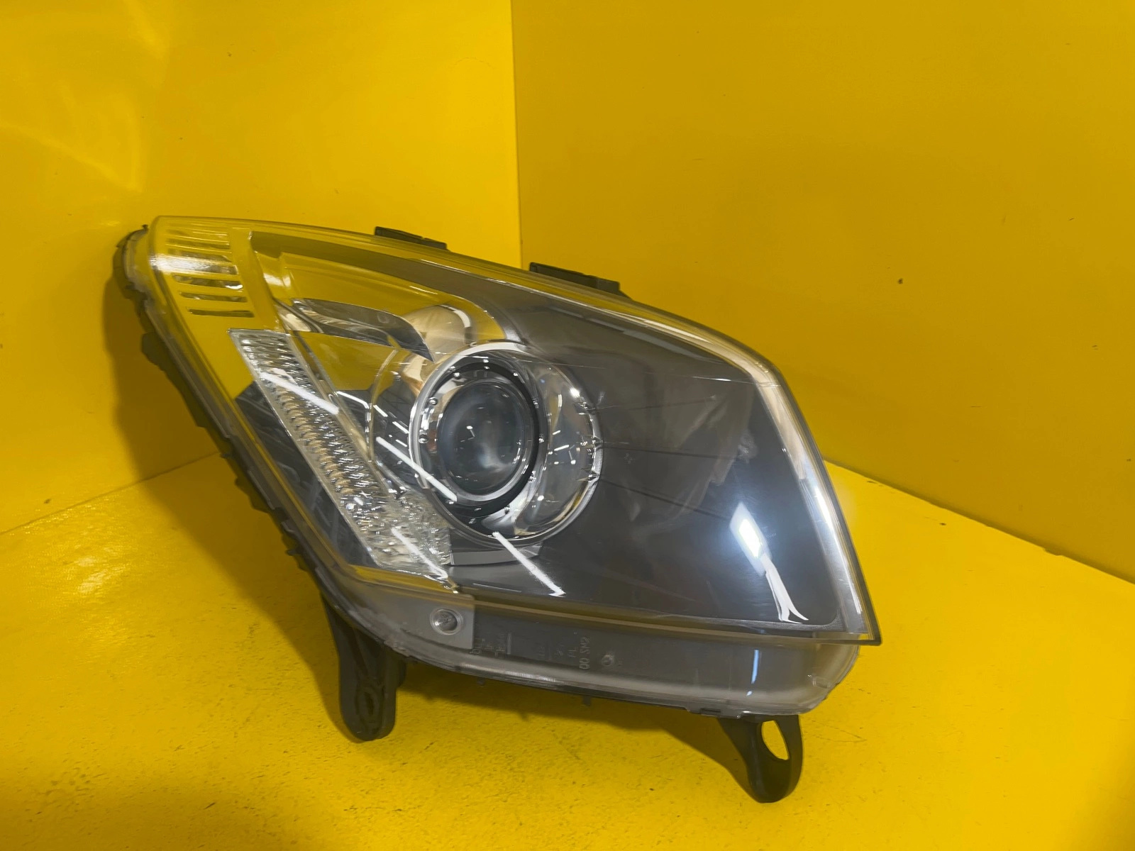 Reflektor LAMPA PRAWA CITROEN C6 XENON 06- 9660983380 Autolamps Reflektor LAMPA PRAWA CITROEN C6 XENON 06- 9660983380