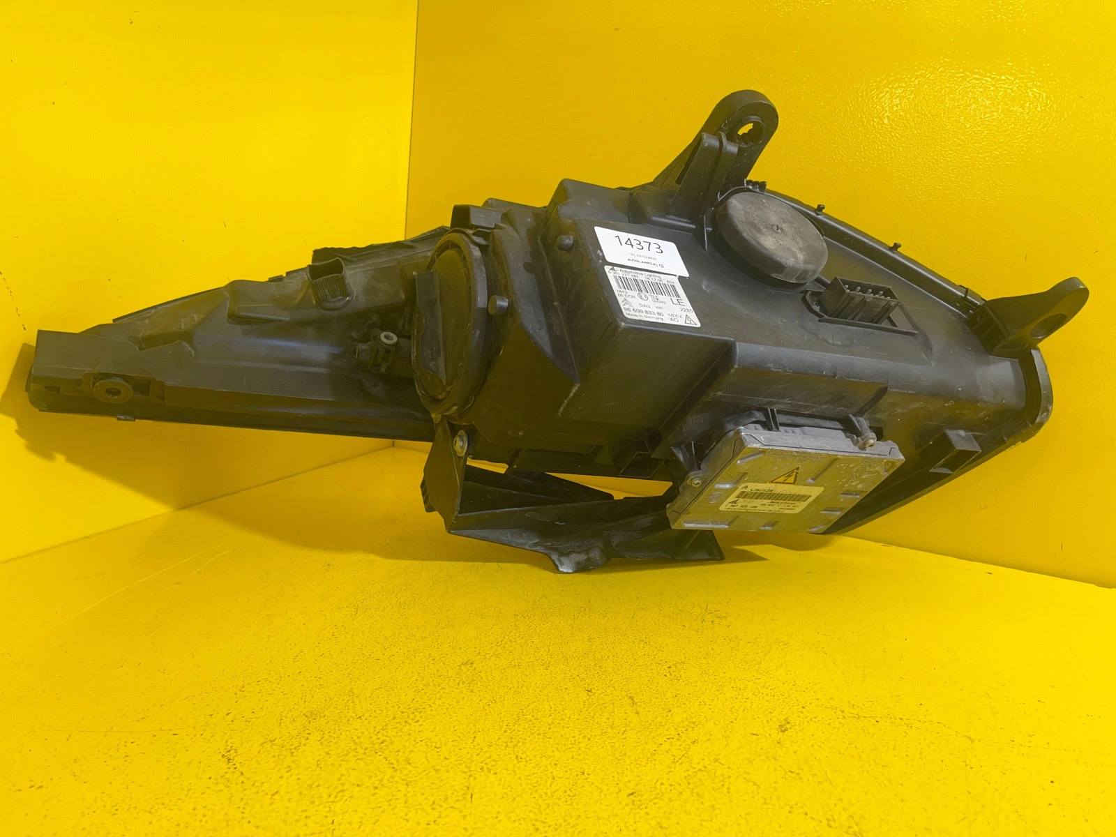 Reflektor LAMPA PRAWA CITROEN C6 XENON 06- 9660983380 Autolamps 3 Reflektor LAMPA PRAWA CITROEN C6 XENON 06- 9660983380