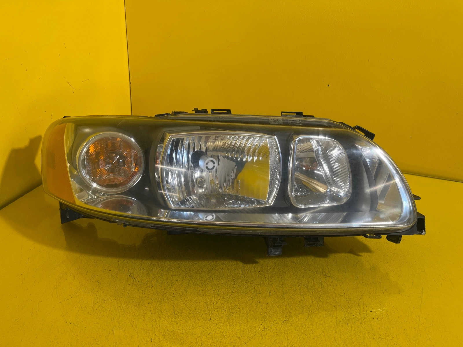 Reflektor Lampa Prawa VOLVO V70 2 II LIFT ZWYKŁA 30698836 Autolamps Reflektor Lampa Prawa VOLVO V70 2 II LIFT ZWYKŁA 30698836
