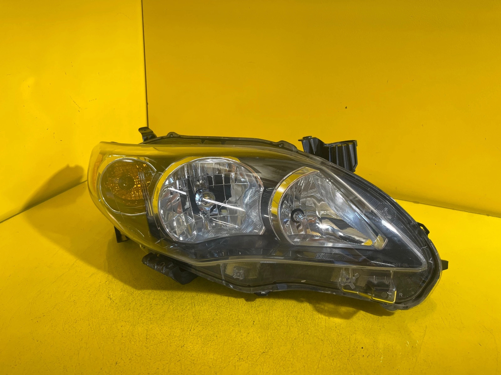 Reflektor Lampa Prawa TOYOTA CAMRY ZWYKŁA CIEMNA Autolamps Reflektor Lampa Prawa TOYOTA CAMRY ZWYKŁA CIEMNA