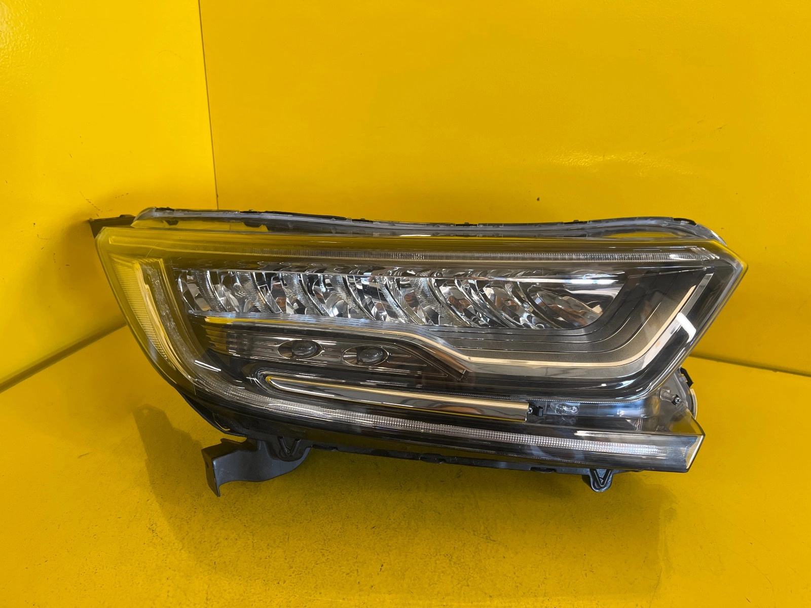 Reflektor Lampa Prawa Honda CRV CR-V V 18- FULL LED Autolamps Reflektor Lampa Prawa Honda CRV CR-V V 18- FULL LED