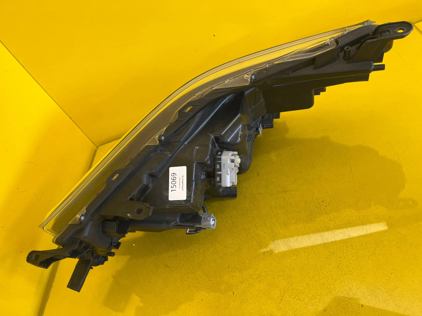 Reflektor LAMPA PRAWA PRZÓD TOYOTA HILUX VIII LIFT FULL LED Autolamps 2 Reflektor LAMPA PRAWA PRZÓD TOYOTA HILUX VIII LIFT FULL LED