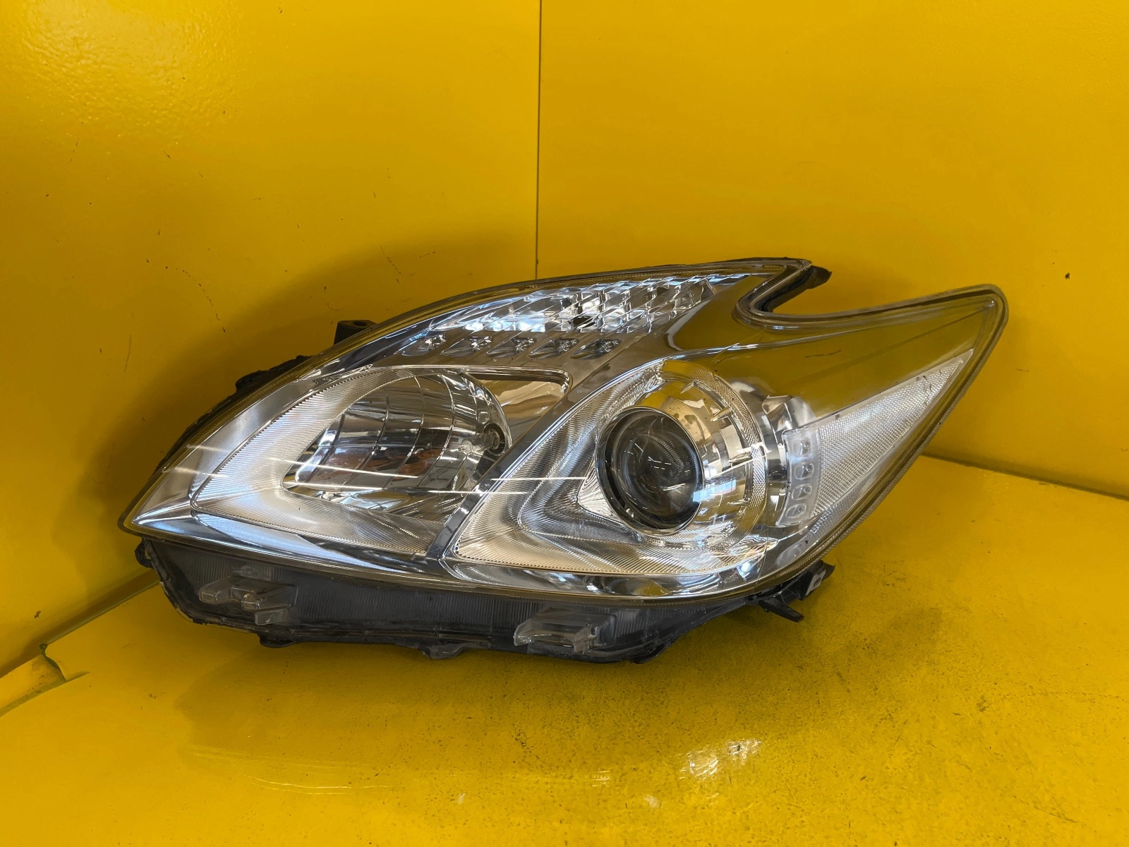 Reflektor Lampa Lewa TOYOTA PRIUS III 09-10 Autolamps Reflektor Lampa Lewa TOYOTA PRIUS III 09-10