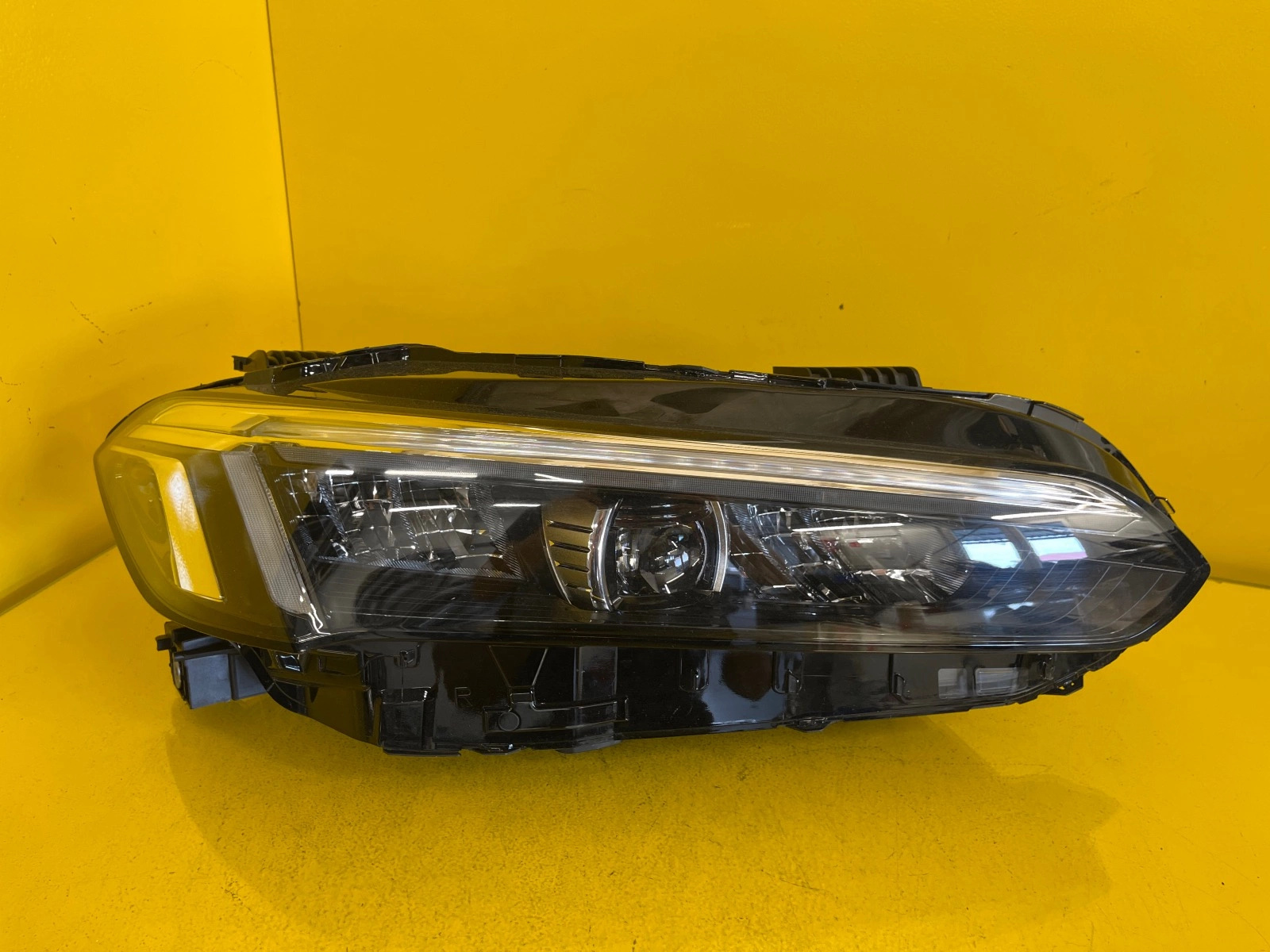 Reflektor LAMPA PRAWA PRZEDNIA HONDA CIVIC XI FULL LED Autolamps Reflektor LAMPA PRAWA PRZEDNIA HONDA CIVIC XI FULL LED
