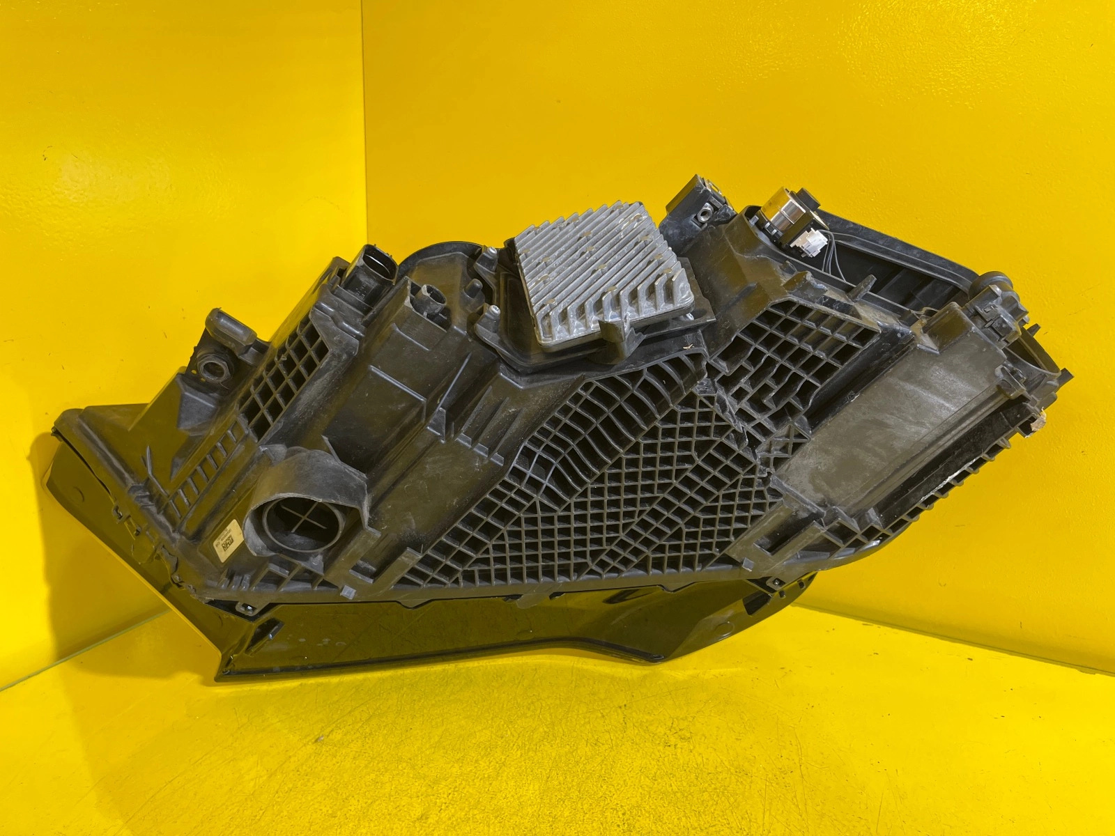 Reflektor LAMPA PRAWA AUDI Q7 4M MATRIX 4M0941040C Autolamps 4 Reflektor LAMPA PRAWA AUDI Q7 4M MATRIX 4M0941040C