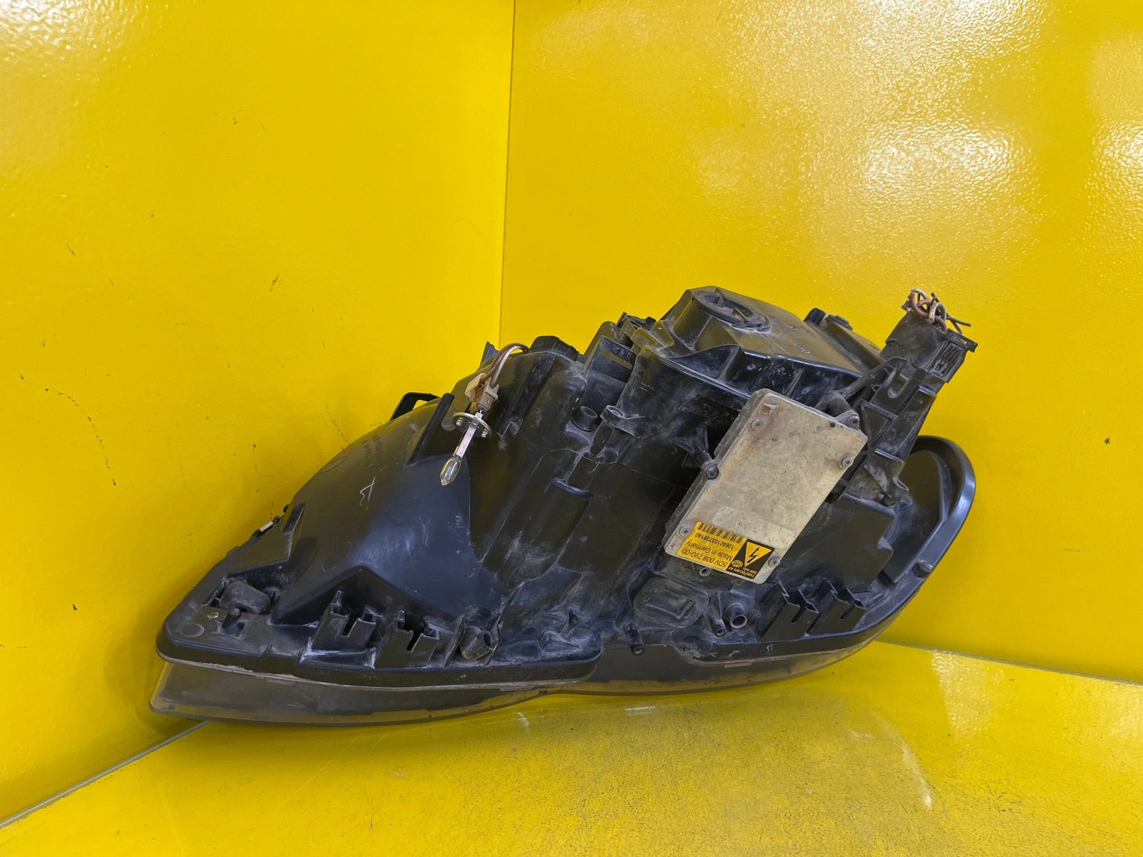 Reflektor LAMPA PRAWA BMW E46 10-13 COUPE CABRIO XENON Autolamps 3 Reflektor LAMPA PRAWA BMW E46 10-13 COUPE CABRIO XENON