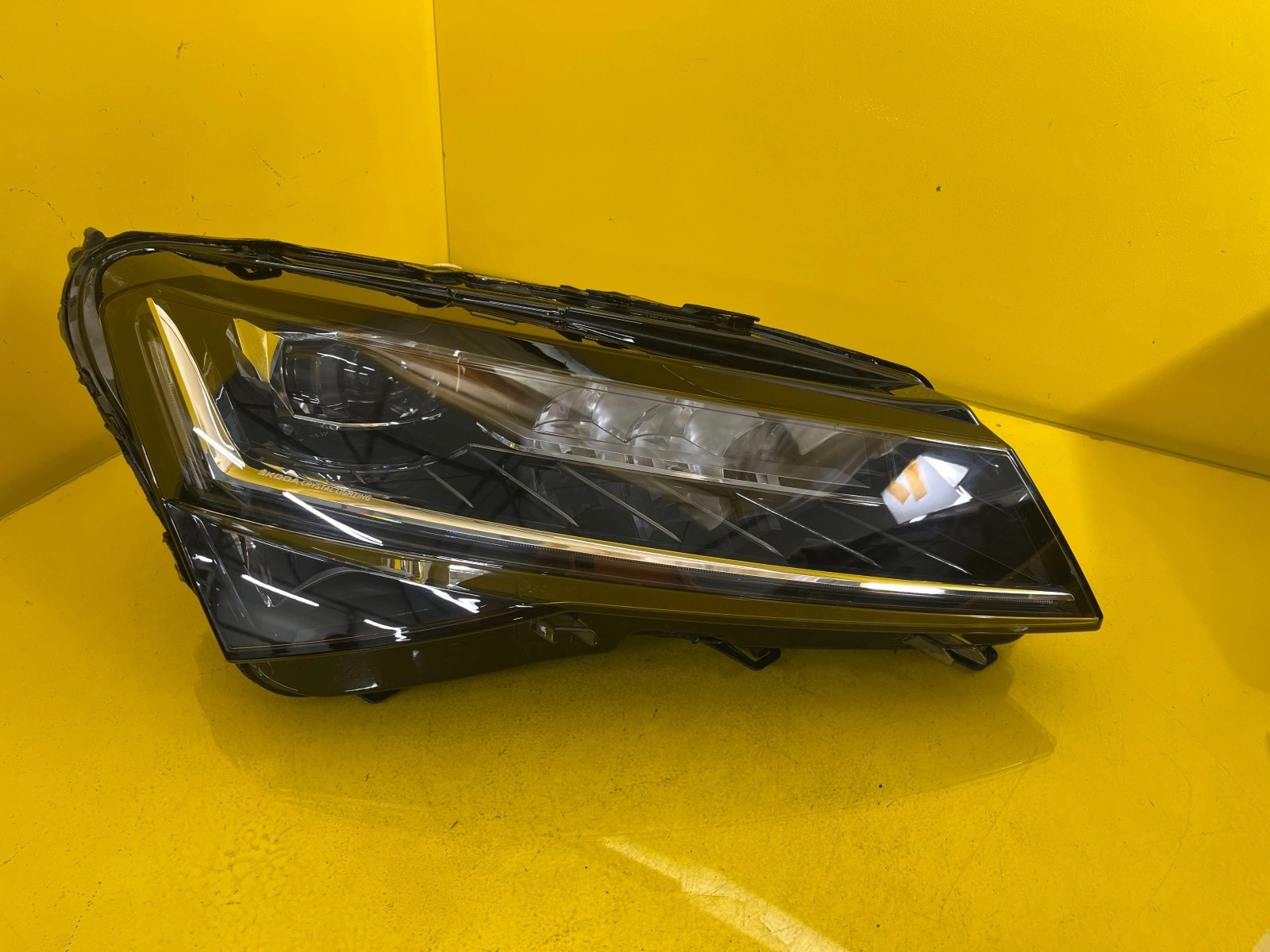 Reflektor Lampa Prawa SKODA SUPERB III FULL LED Autolamps Reflektor Lampa Prawa SKODA SUPERB III FULL LED