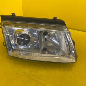 Reflektor Lampa Prawa VW PASSAT B5 97-01 XENON