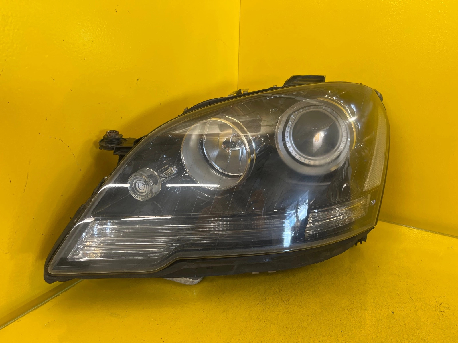 Reflektor LAMPA LEWA MERCEDES W164 ML LIFT AMG BI-XENON A1648203959 Autolamps Reflektor LAMPA LEWA MERCEDES W164 ML LIFT AMG BI-XENON A1648203959