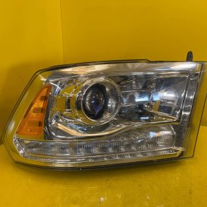 Reflektor Lampa PRAWA Przednia Dodge Ram 13- Lift LED
