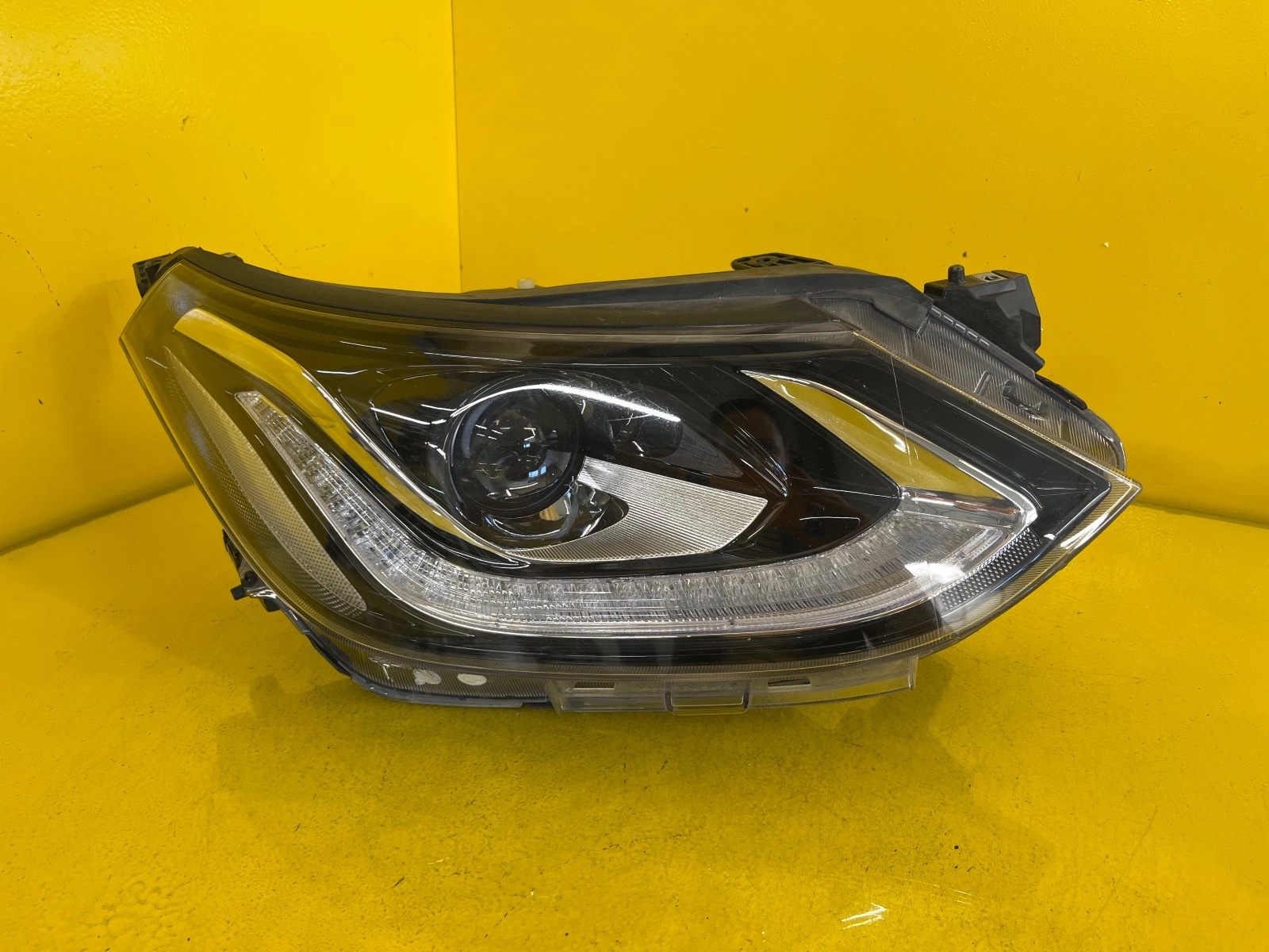 Reflektor Lampa Prawa CHEVROLET BOLT AMPERA 17- XENON 42573528 Autolamps Reflektor Lampa Prawa CHEVROLET BOLT AMPERA 17- XENON 42573528