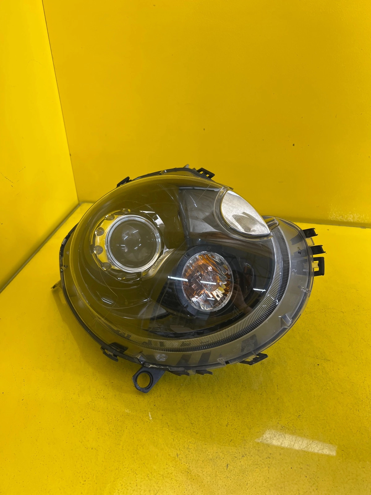 Reflektor LAMPA PRAWA MINI COUNTRYMAN R60 14- XENON Autolamps Reflektor LAMPA PRAWA MINI COUNTRYMAN R60 14- XENON