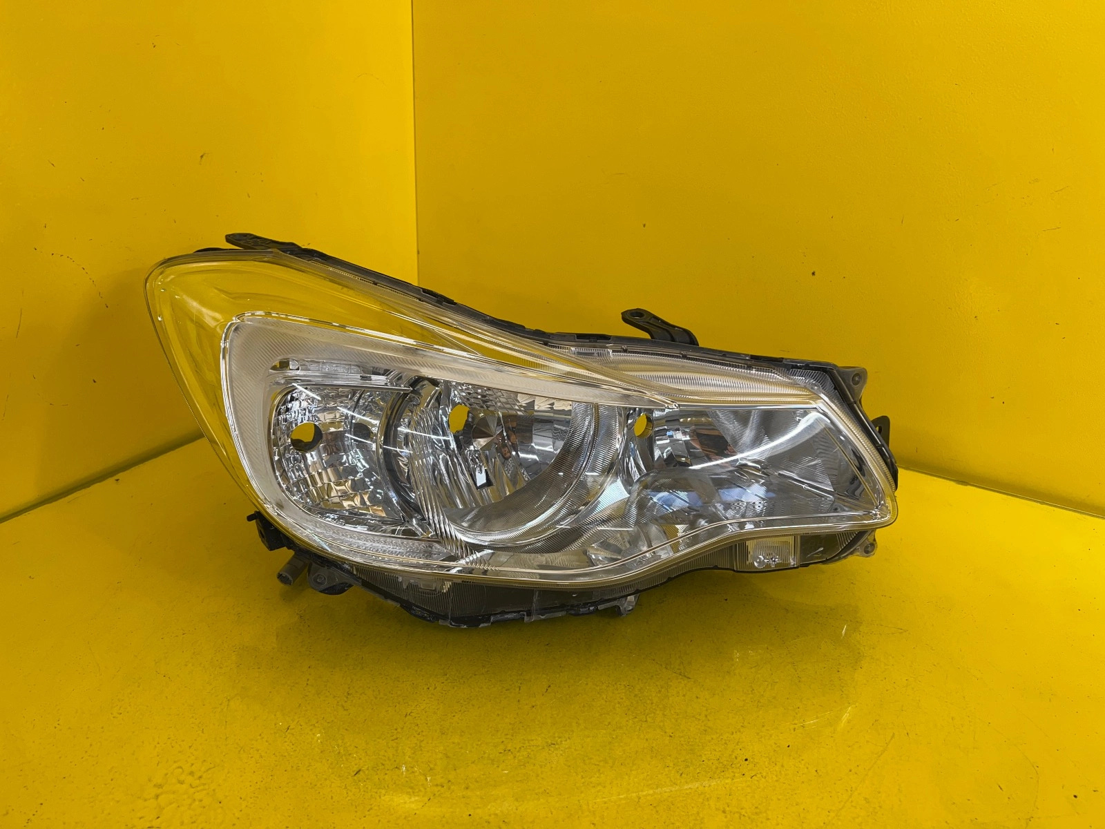 Reflektor LAMPA PRAWA PRZEDNIA SUBARU IMPREZA XV 2011- Autolamps Reflektor LAMPA PRAWA PRZEDNIA SUBARU IMPREZA XV 2011-