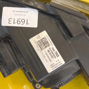 Reflektor LAMPA PRAWA OPEL CROSSLAND X ZWYKŁA LED 13467968